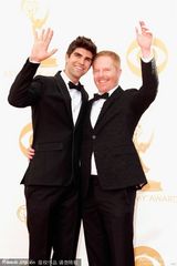 组图：《摩登家庭》男星杰西-泰勒-弗格森亮相