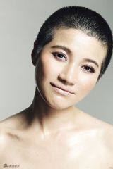 组图：颜丙燕寸板头造型曝光 一改妩媚极具个性