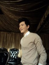 组图：黄明杂志花絮照曝光 成熟冷峻显忧郁男人味