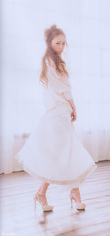 组图：辣妈安室奈美惠登封面 百变造型少女清纯