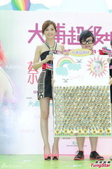 组图：蔡卓妍签唱 遗憾男友不能一同出游