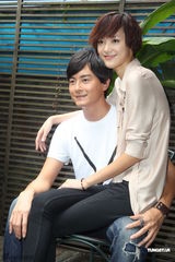 郑元畅赞裴蓓是XXL版周迅 两人新剧饰情侣(图)