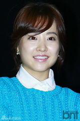 组图：李钟硕朴宝英出席《热血青春》舞台问候