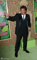 高清图：艾美奖庆功会 汤姆-汉克斯领衔HBO军团