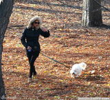 组图：道格拉斯抗癌信心十足 泽塔-琼斯抽烟解压