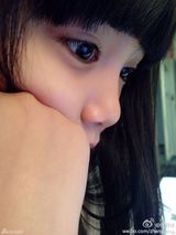 组图：童年小龙女演员超萌生活照 可爱似洋娃娃