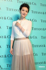 组图：安以轩秀美背李承铉护花 吴佩慈李小璐拼美胸