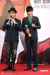 高清：罗志祥搭千万跑车续约 斥资千万奠定舞王地位