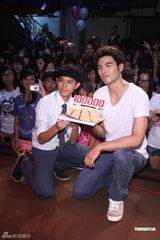 组图：林晖闵庆生众星祝福 大方对郭采洁示爱