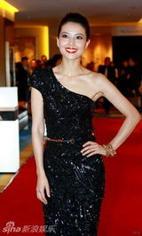 幻灯图：众星齐聚美尚盛典 高圆圆妩媚秀香肩