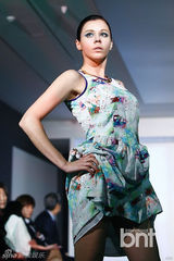 组图：韩国小姐梁乂升MayQueen性感出席时装秀