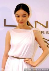 组图：倪妮白裙代言气质优雅宛若女神