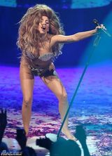 策划：女星豪放大秀M字腿 不惧走光拼性感