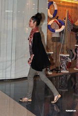 高清组图：港姐入围佳丽做发型 朱晨丽否认贪慕虚荣