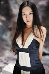 组图：魅惑王希之曝光最新写真 大秀完美傲人身材