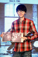 组图：方大同来台发片 郭采洁热情站台