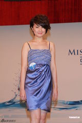 组图：20位亚姐性感亮相秀美腿 否认被逼剃毛