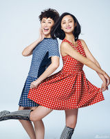 组图：张歆艺吕夏携手登封面 铁磁闺蜜默契搭档