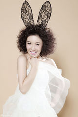 组图：郑亦桐化身“最萌兔女郎” 清纯可爱令人心动