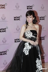 组图：周慧敏赞老公细心体贴 诸葛梓岐望生龙宝宝