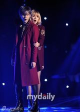 组图：Trouble Maker贴身辣舞惹火夺冠泪流满面