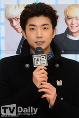 组图：祐荣娜恩泰民等亮相SBS歌谣大典记者会