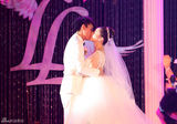 组图：贾乃亮李小璐演绎浪漫童话婚礼