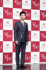 独家高清：金喜爱刘亚仁《密会》发布深情对视