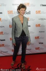 组图：《美好的时光》首映 阿尔丹搭貂皮显贵气