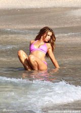 幻灯图集：阿德瑞娜-利玛拍写真 豹纹比基尼狂野 