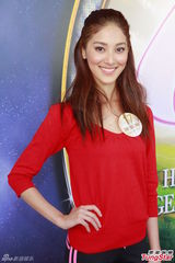 组图：10强港姐会评审 17号陈凯琳否认变脸