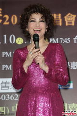 组图：蔡琴开唱猛操小腹 练马甲线向Jolin看齐