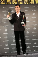 组图：金马奖闭幕庆功酒会获奖者开心亮相