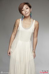 组图：林晓培暌违六年重返歌坛 写真秀纹身