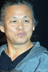 组图：《红色家族》放映 金基德率主创见观众