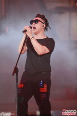 组图：陈奕迅演唱会化浓妆 搞怪献唱掀高潮