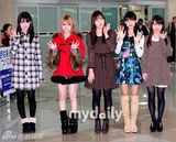 组图：少女时代早安少女同机抵韩 机场拼人气