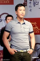 幻灯图：叶问蜡像入驻上海杜莎 甄子丹亲临揭幕