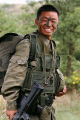 组图：盘点明星帅气军装造型 男星阳刚女星飒爽