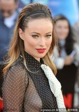 组图：《牛仔和外星人》伦敦首映 王尔德礼服性感