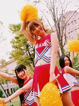 组图：佐佐木希玩变装秀 穿旗袍抱熊猫