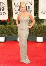 高清组图：南希-奥黛尔银色亮片礼服波光粼粼