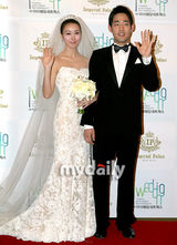 幻灯图：原BABYVOX成员金EZ婚礼现场 幸福洋溢 