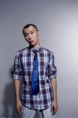 组图：郑昊职场大片曝光 大气沉稳展熟男魅力  