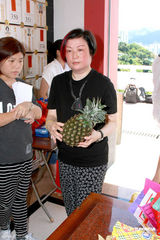 幻灯图集：肥肥沈殿霞生忌 好友陈淑芬等拜祭