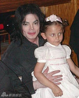 组图：MJ爱女帕丽斯初长成 朋克自拍照时尚青春