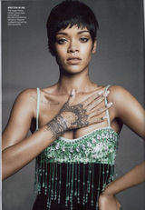 组图：蕾哈娜白发变时尚女魔头 手掌纹身个性