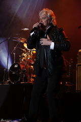 组图：空气补给乐队上海开唱 翻唱席琳-迪翁成名曲