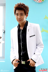 组图：炎亚纶为郭雪芙做心肺复苏 遭粉丝威胁