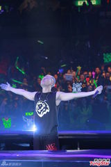 组图：林峰个唱顶黄发秀肌肉舞 直言连累吴千语